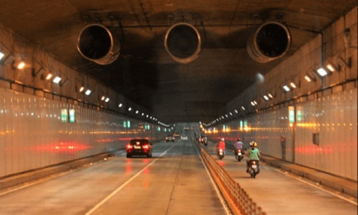 Dừng xe ô tô trong hầm đường bộ có bị xử phạt?