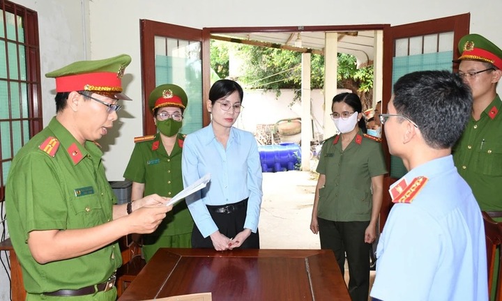 Bắt tạm giam nguyên giám đốc quỹ tín dụng nhân dân ở miền Tây