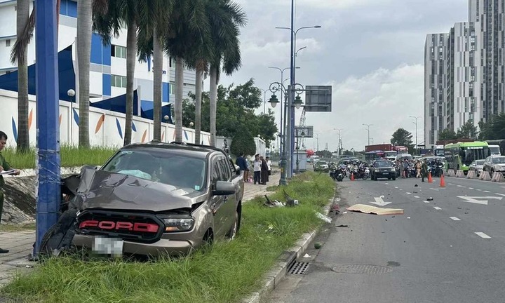 Đi xe máy ngược chiều, người đàn ông bị ô tô bán tải đâm tử vong