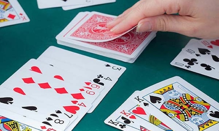 Chơi bài vui ngày Tết thế nào để không phạm luật?