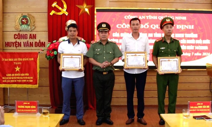 Tin tức thời sự mới ngày 20/7: Tặng giấy khen cho 3 cá nhân cứu người đuối nước