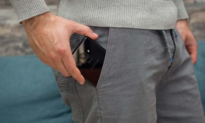 Thực hư việc đặt điện thoại ở túi quần dẫn đến yếu sinh lý?