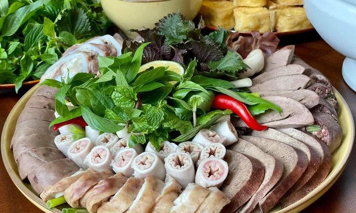 Tham gia giết mổ và ăn thịt lợn, người đàn ông nhập viện cấp cứu