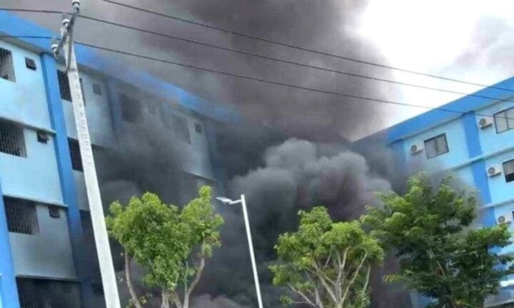 Cháy lớn tại nhà giữ xe của bệnh viện ở Quảng Nam, 12 xe máy bị thiêu rụi