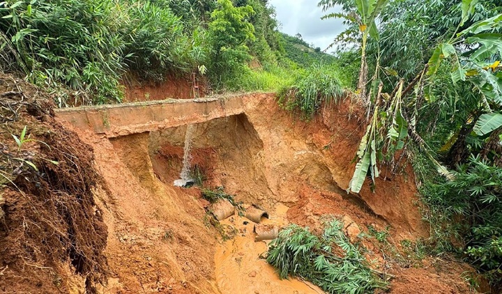 Mưa lớn làm sạt lở kênh dẫn nước công trình thủy lợi 90 tỷ đồng ở Đắk Nông