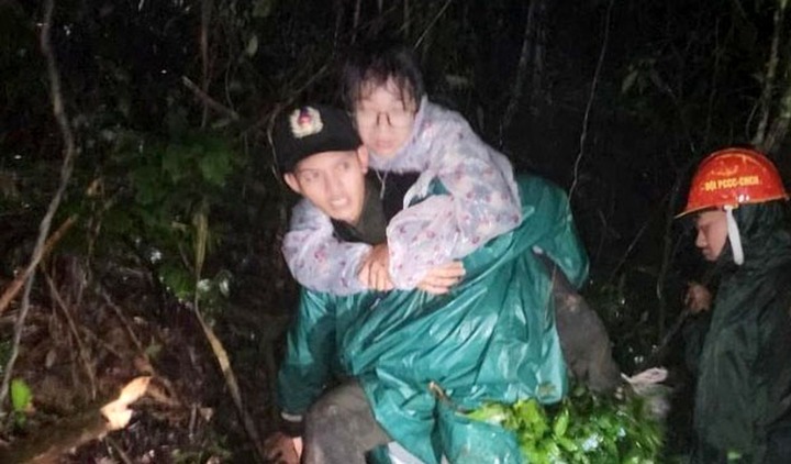 Giải cứu nhóm du khách đi lạc trong rừng sâu ở Lâm Đồng