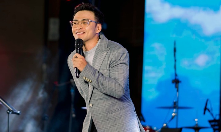 Từ ồn ào hủy show diễn ở Hà Nội: Giám đốc Mây Lang Thang là ai?