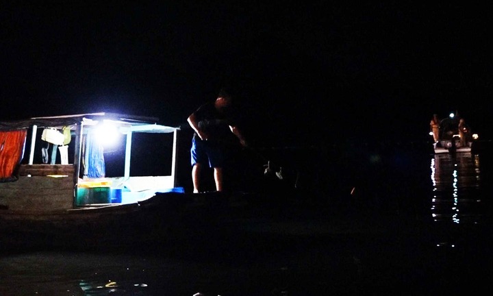 Đi tắm biển cùng con trai và 2 cháu hàng xóm, người đàn ông đuối nước tử vong