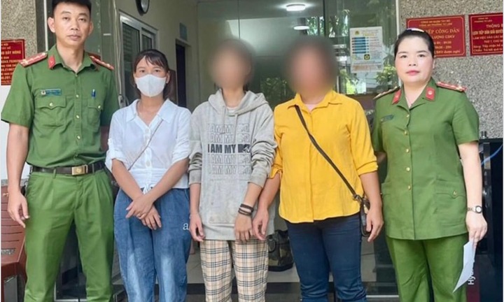 Công an hỗ trợ bé gái 15 tuổi bị