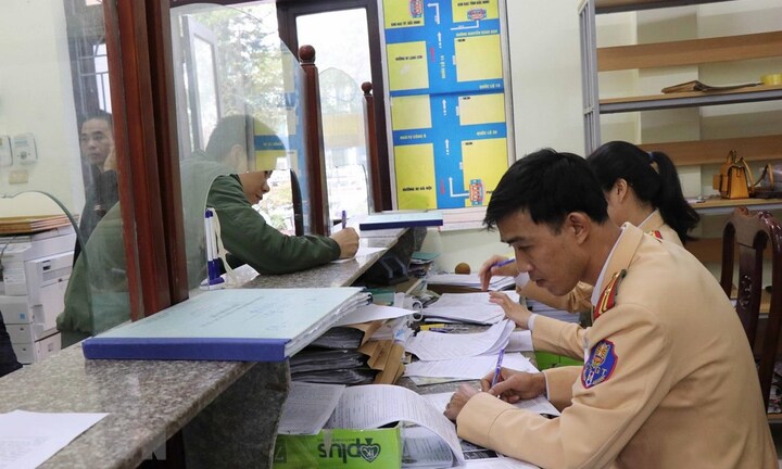 Cần đem giấy tờ gì khi đến địa điểm giải quyết vi phạm giao thông?