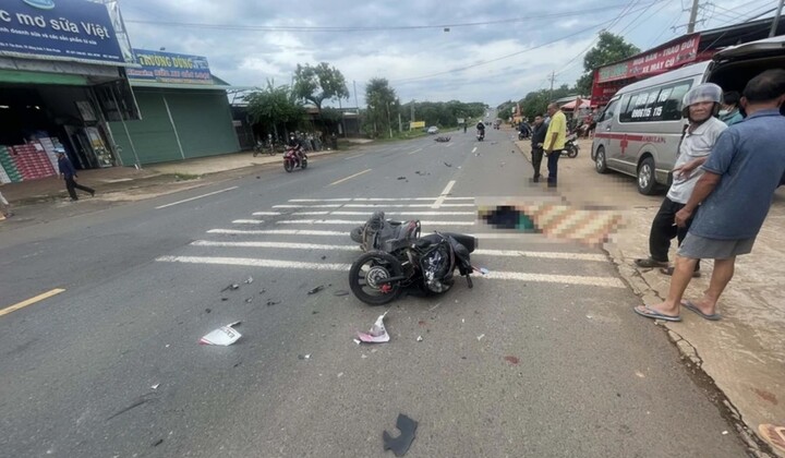 Tin tức tai nạn giao thông mới nhất ngày 30/7: Va chạm với xe tải, 1 người chết