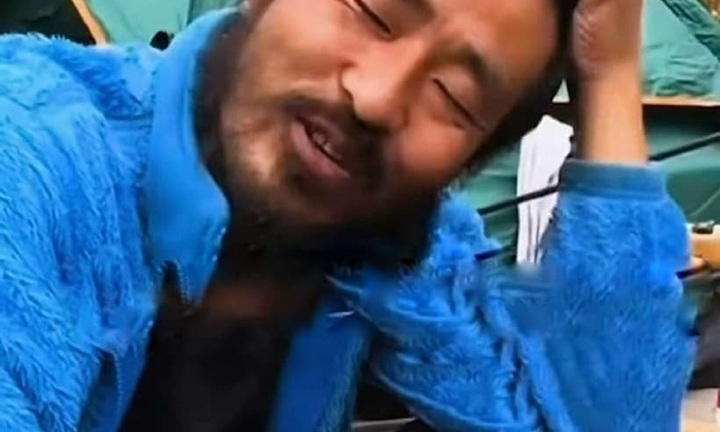 Chàng trai “gen Z” hóa U50 chỉ vì bị người yêu “đá”