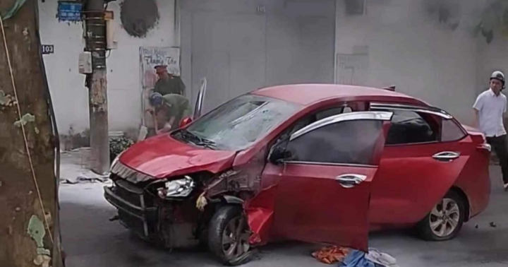 Làm rõ vụ tài xế ở Hà Nội tự đốt ô tô sau va chạm giao thông