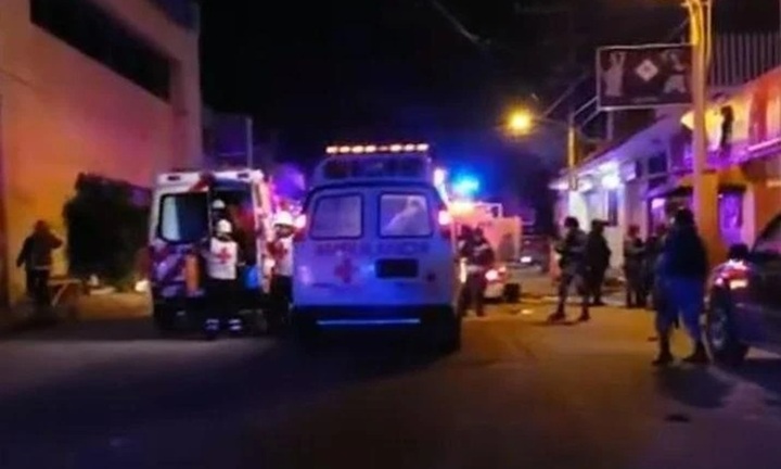 Quán bar bốc cháy dữ dội vì hứng bom xăng, 23 người thiệt mạng