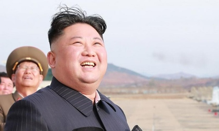 Tổng thống Vladimir Putin trao Huy chương Chiến thắng cho Chủ tịch Kim Jong Un