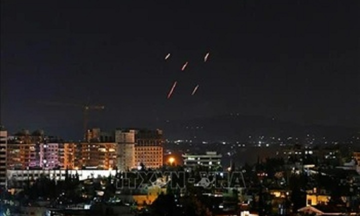 Israel không kích sân bay quốc tế thủ đô Syria