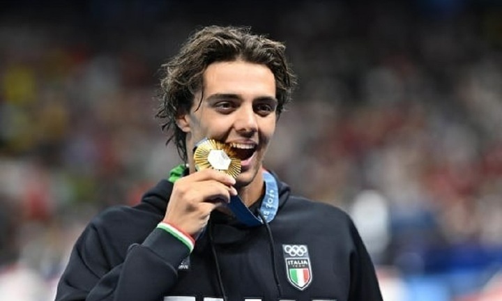 Kình ngư người Ý sở hữu visual không kém tài tử, ai nhìn cũng muốn 