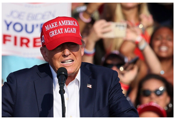 Sau chuyến thăm bất thường tới Iraq, ông Trump tuyên bố từ bỏ