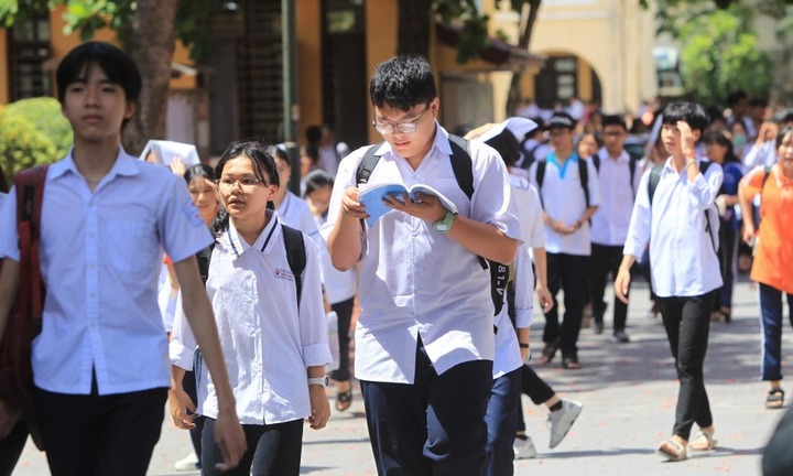 Bài thi lớp 10 có dấu hiệu bất thường ở Hải Phòng: Dùng bút chì gạch chân