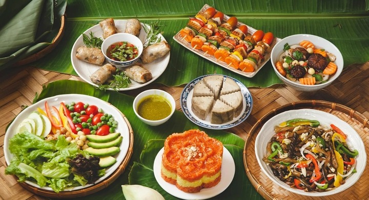 Văn khấn Rằm tháng 7 cúng gia tiên đầy đủ, chính xác nhất