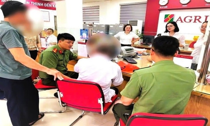 Cụ ông suýt mất toàn bộ tiền tiết kiệm trước thủ đoạn của đối tượng lừa đảo 