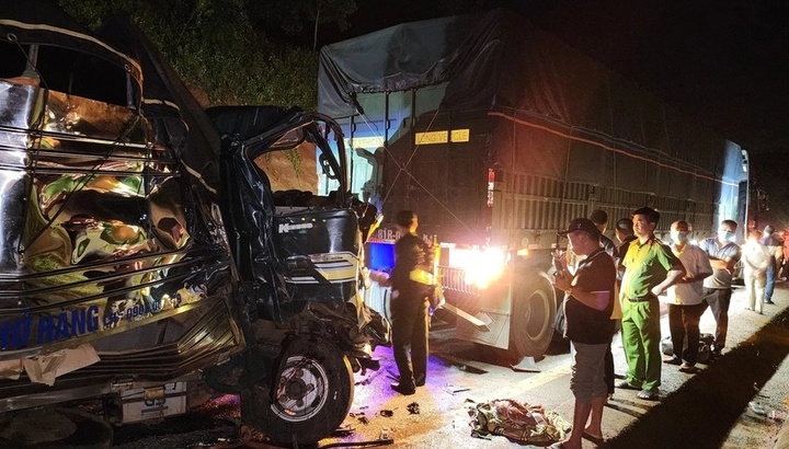 Tai nạn ở Đắk Lắk, 6 người thương vong: Phút cứu nạn nhân khỏi cabin bẹp dúm