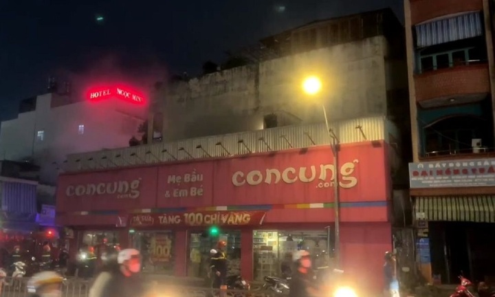 TP.HCM: Cháy cửa hàng Con Cưng, nhiều tài sản bị thiêu rụi