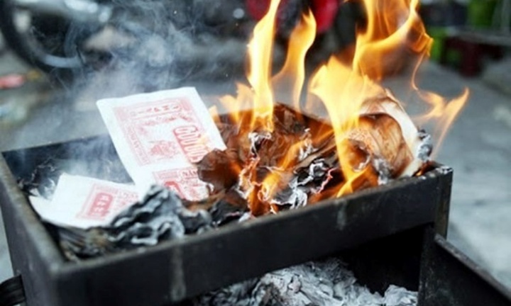 Văn khấn cúng cô hồn tháng 7 tại nhà chuẩn nhất