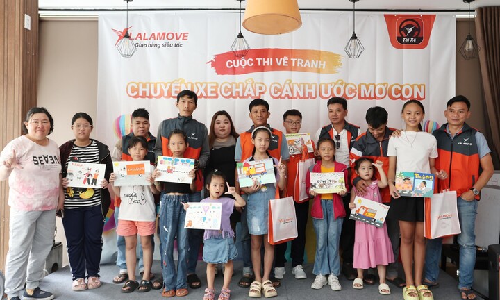 Gia đình bác tài Lalamove cùng nhau vẽ ước mơ 