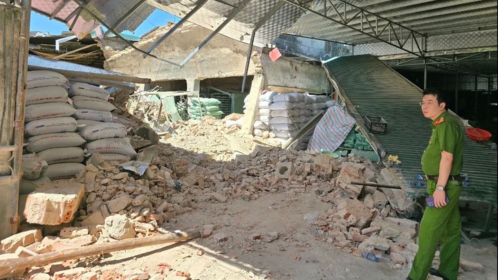 Hiện trường vụ sập nhà xưởng ở Ninh Bình, 2 người tử vong