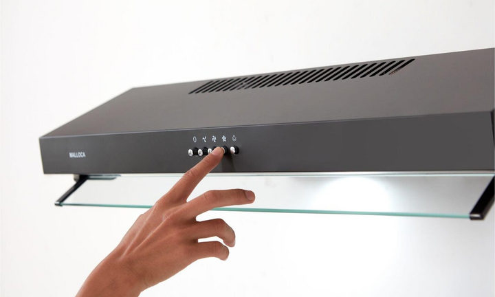 Khi bật máy hút mùi nên đóng cửa hay mở cửa bếp