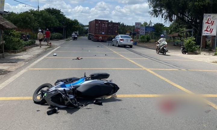 Tin tức tai nạn giao thông mới nhất ngày 10/8: Va chạm với xe tải, 1 người chết