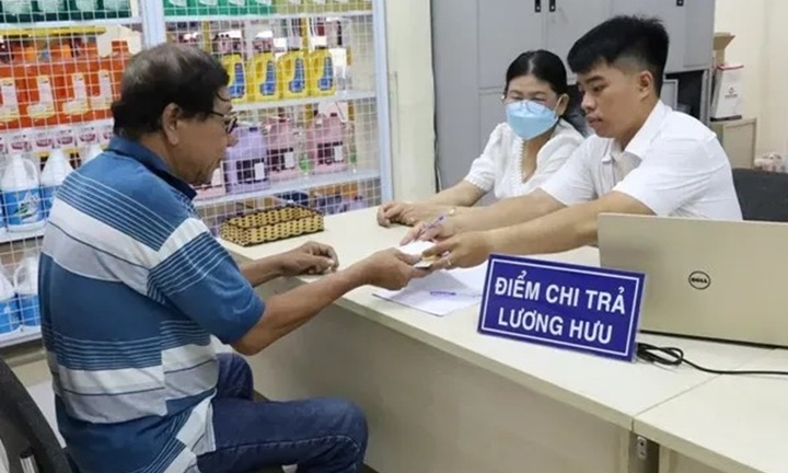 Từ 1/9, trả lương hưu, trợ cấp BHXH qua tài khoản ngân hàng