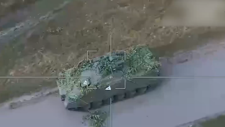 Trúng đòn tấn công của UAV tự sát Nga, thiết giáp Ukraine nổ tung