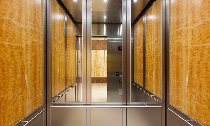 Vì sao trong thang máy có lắp gương?