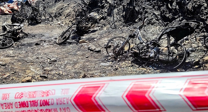 Vụ cháy rừng ở Quảng Bình: Xe máy của người chữa cháy cũng bị thiêu rụi