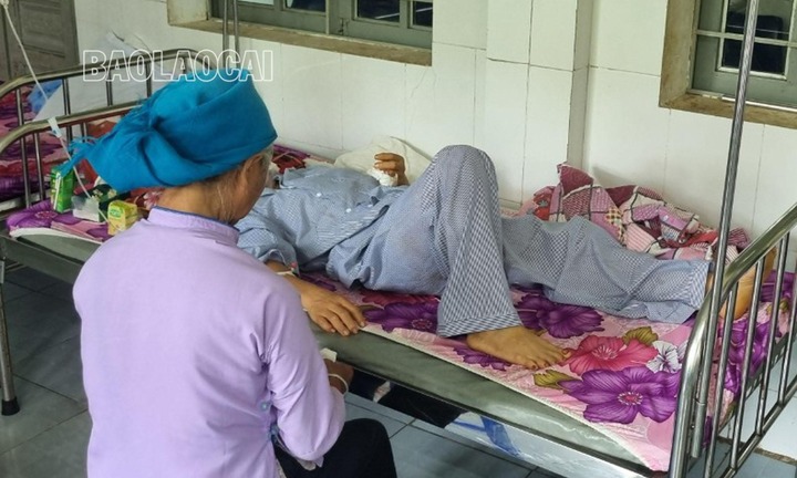 Vụ người phụ nữ nghi bị chồng chém ở Lào Cai: Nạn nhân cầu cứu con trai