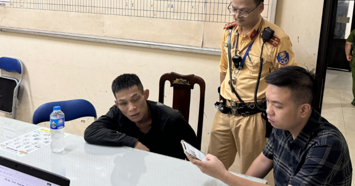 CSGT quật ngã tên trộm xe máy nhiễm HIV trên đường phố Hà Nội