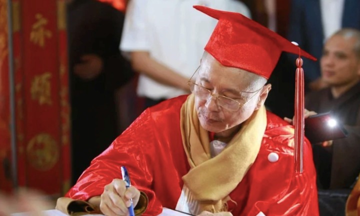 Động thái của trường đại học đầu tiên cấp bằng cử nhân cho ông Vương Tấn Việt