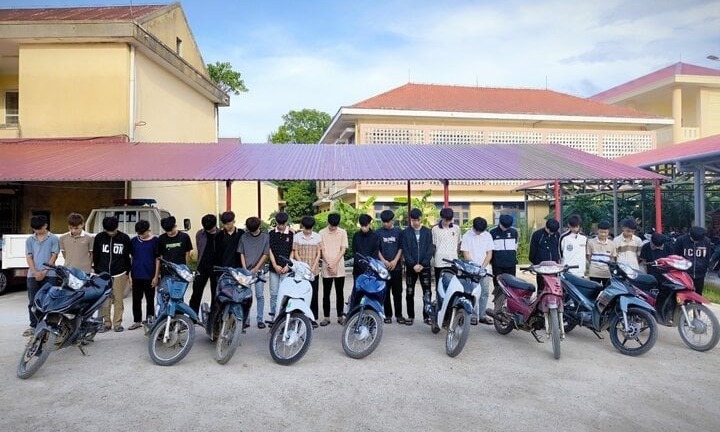 24 thanh thiếu niên cầm hung khí náo loạn đường phố ở Quảng Bình