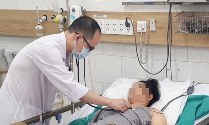 Đang làm việc, 3 nhân viên nhà hàng ở Hà Nội nhập viện vì ngộ độc khí