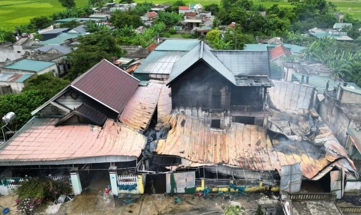 Hiện trường vụ cháy xưởng chăn đệm khiến nữ sinh viên 19 tuổi tử vong