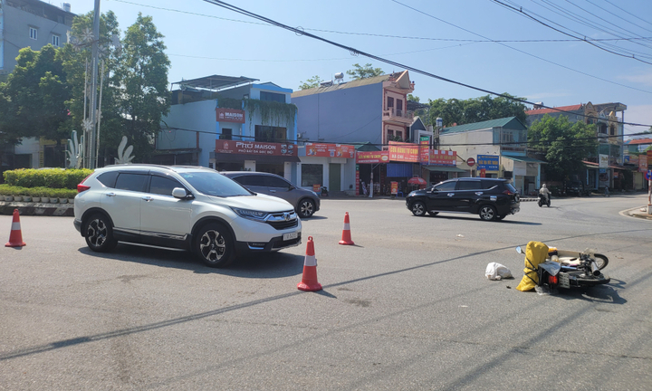 Tin tức tai nạn giao thông mới nhất ngày 17/8: Tai nạn giữa xe đầu kéo và ô tô