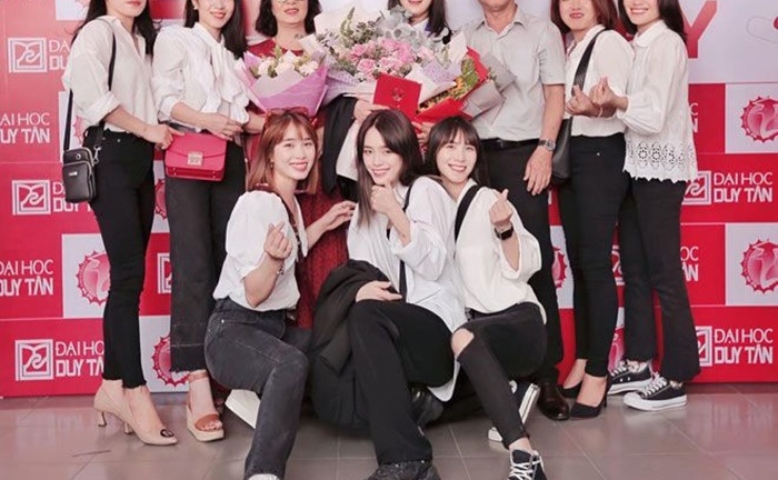 Vợ chồng ở Quảng Trị có 8 cô con gái xinh đẹp đều có bằng thạc sĩ và cử nhân