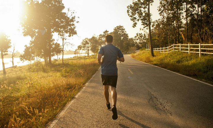 Tại sao chạy bộ lại bị ngứa chân và cách khắc phục