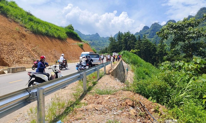 Ô tô lao xuống vực sâu rồi bốc cháy, một người tử vong