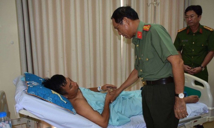 Bắt đối tượng hung hãn chém thiếu tá công an trọng thương