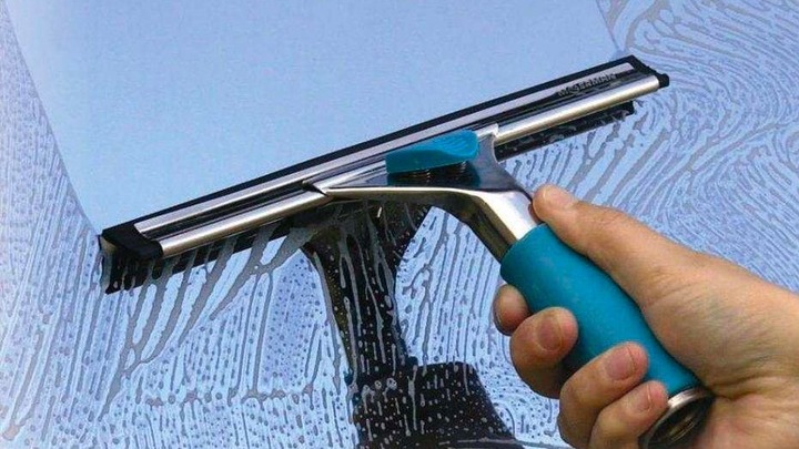 Cách lau gương không để lại vết