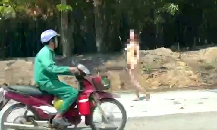 Không mặc đồ chụp ảnh nơi công cộng bị phạt ra sao?