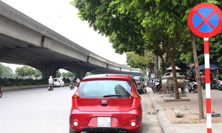 Biển cấm dừng đỗ xe có hiệu lực bao nhiêu mét?